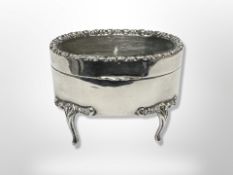 An Edwardian silver ring box on cabriole legs, Birmingham 1910, width 5cm.