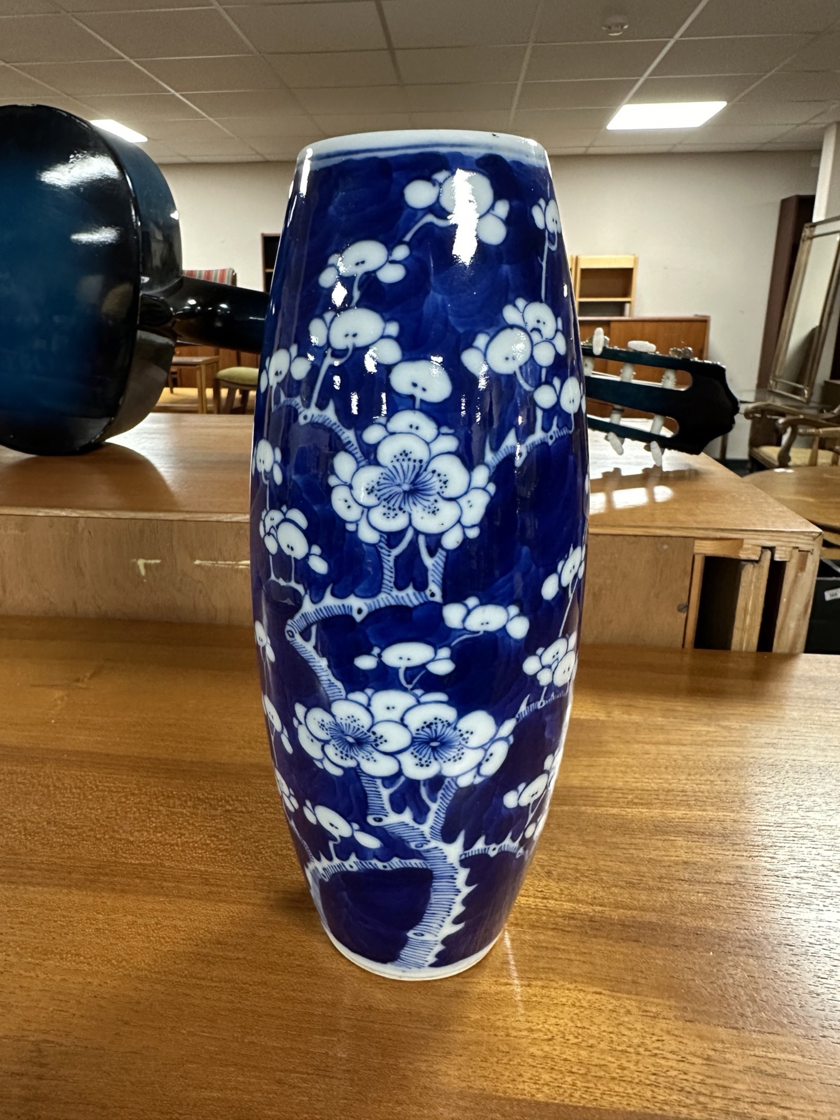 A box of Chinese blue and white porcelain prunus vase with four character mark to base, - Image 4 of 7