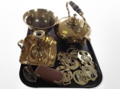 A group of brass wares including kettle, horse brass,