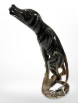 A horn carving modelled as a hound, height 24.5 cm.