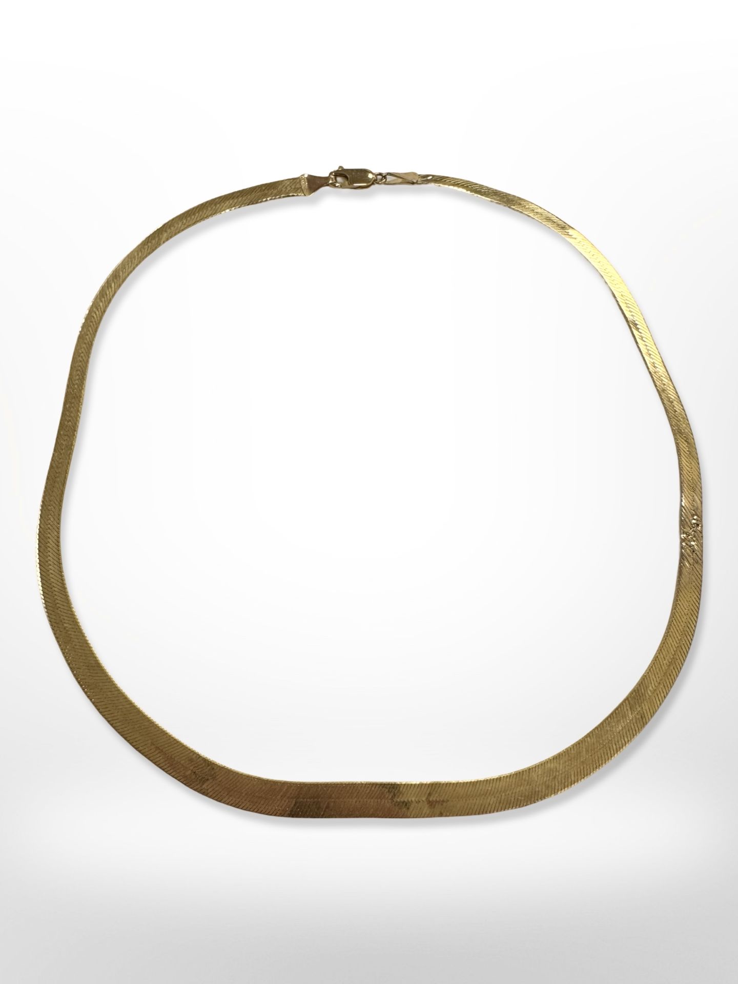 A 9ct yellow gold Italian flat link necklace, length 42 cm. CONDITION REPORT: 7g.