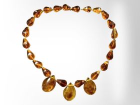 A Baltic amber necklace, 78.3g.