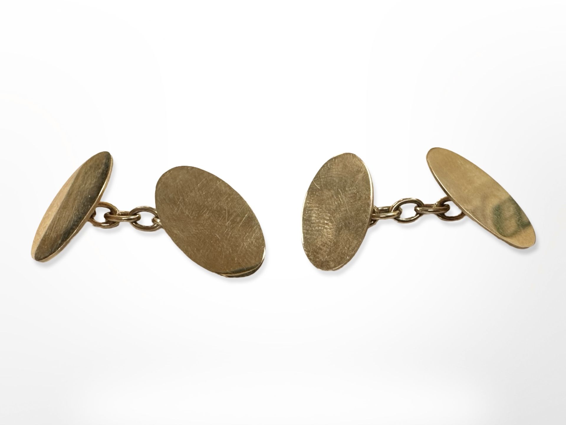 A pair of 9ct yellow gold cufflinks CONDITION REPORT: 5g.