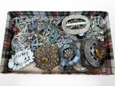 A group of costume jewellery, Scottish agate brooch (af), brooches etc