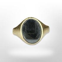 A 9ct yellow gold Gent's signet ring set with hematite, size J. CONDITION REPORT: 2.