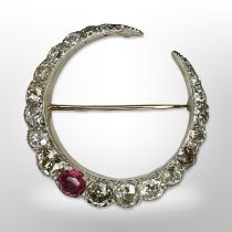 A fine ruby and diamond crescent brooch, gold with silver setting, set with 14 diamonds, approx. 6.