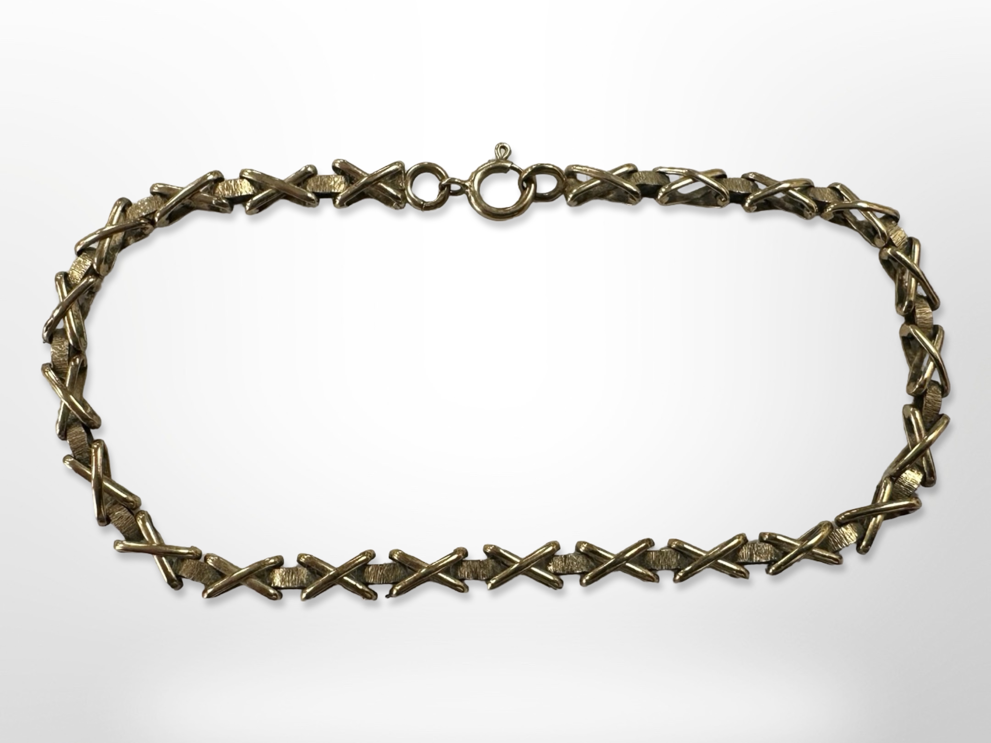 A yellow gold bracelet, length 19 cm. CONDITION REPORT: Indistinct marks.4.7g.