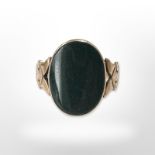 A 14ct yellow gold ring set with bloodstone, size S. CONDITION REPORT: 4.2g.