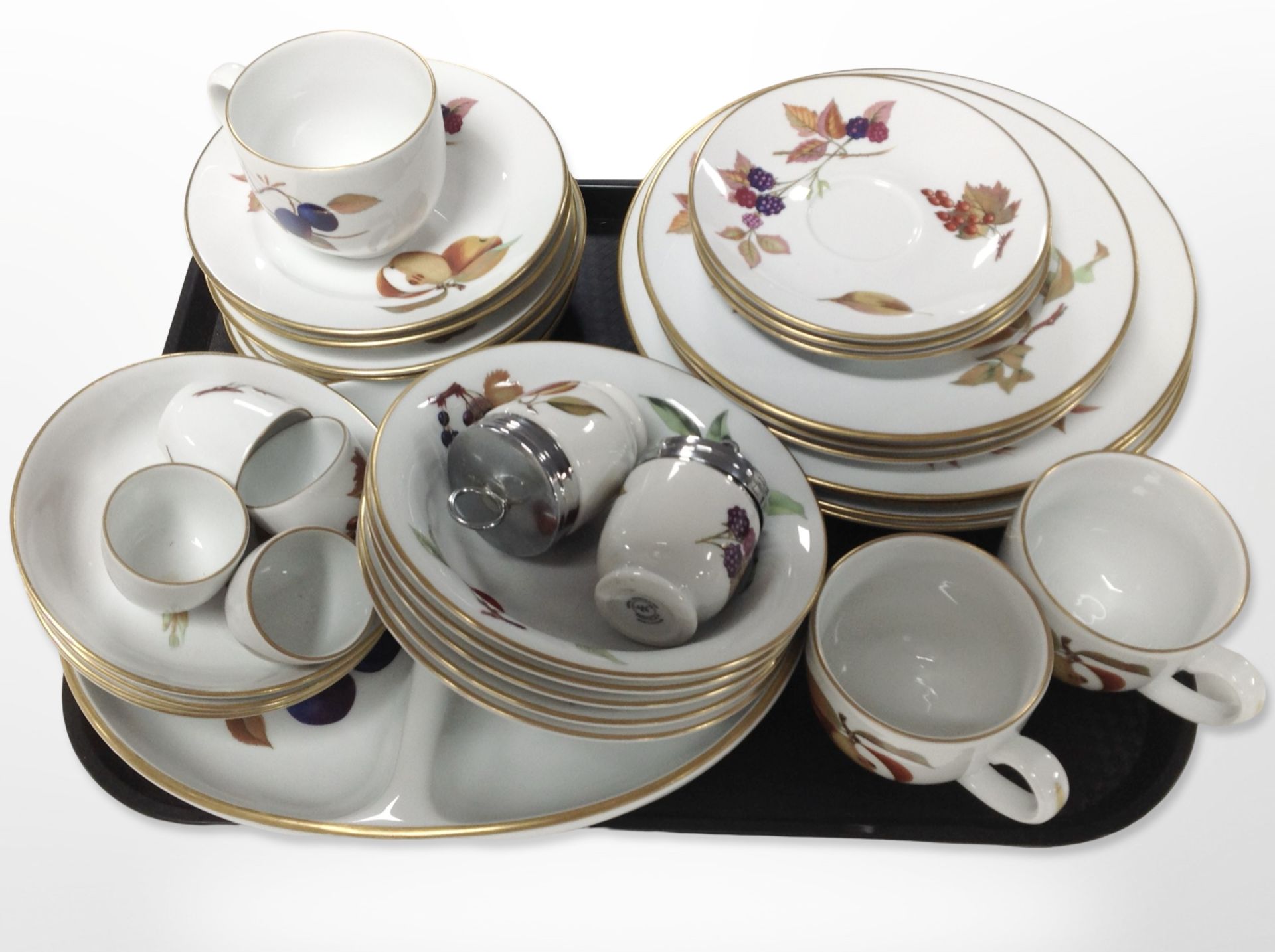 38 pieces of Royal Worcester Evesham tea and dinner china.