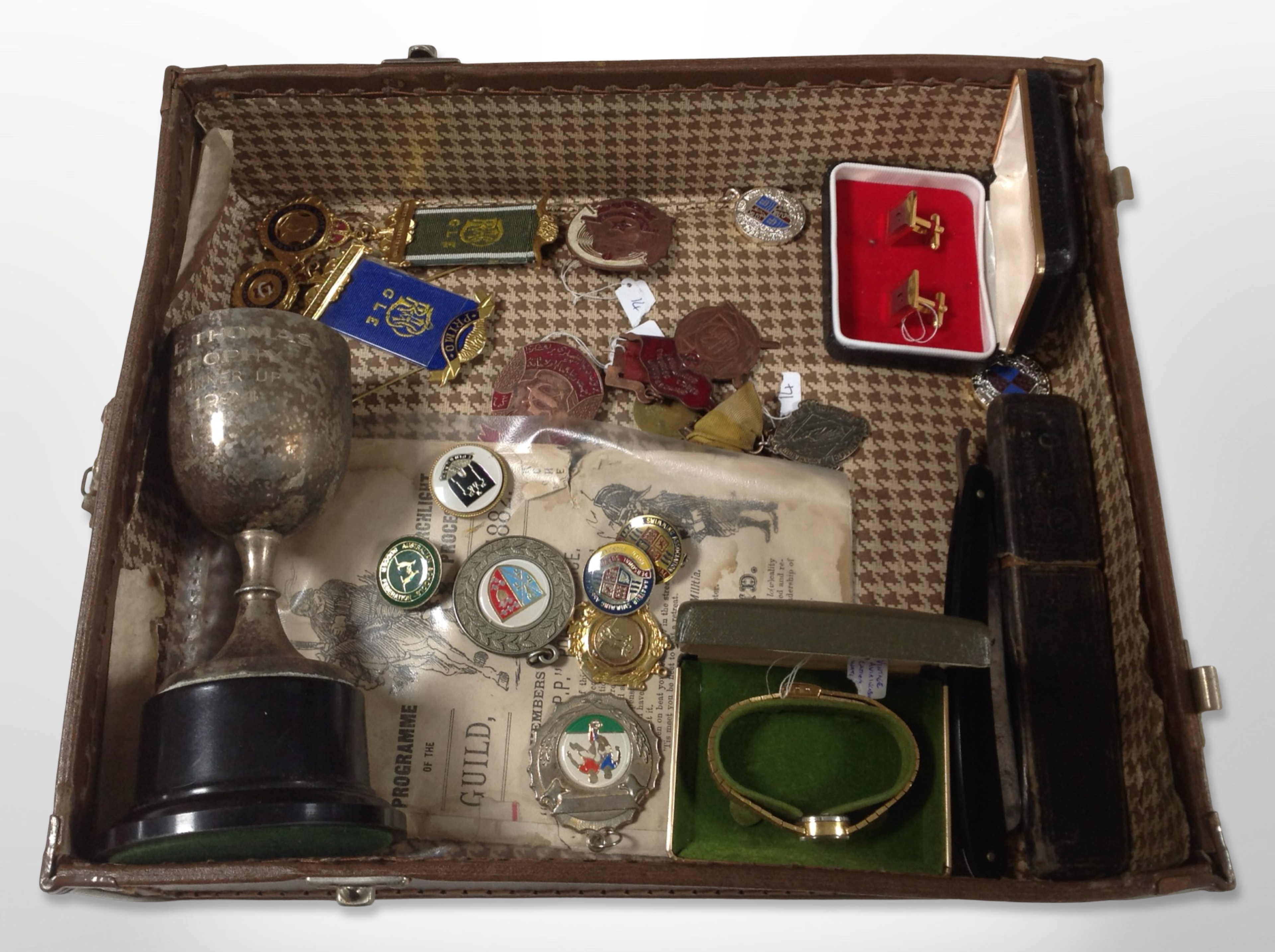 A group of collectibles including two antique cutthroat razors, one boxed, a group of medals,