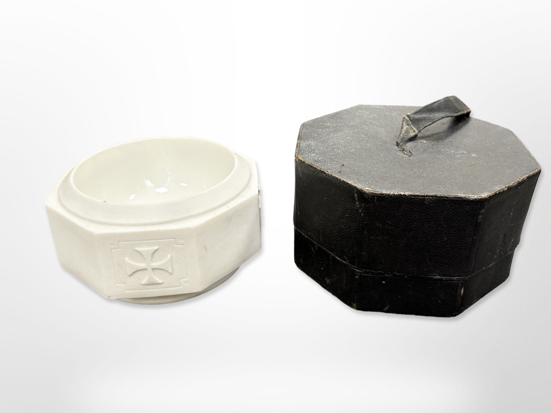A 19th century Parian ware travelling communion bowl decorated with a Maltese Cross,
