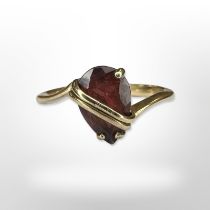 A 9ct yellow gold garnet ring, size I/J CONDITION REPORT: 1.9g.