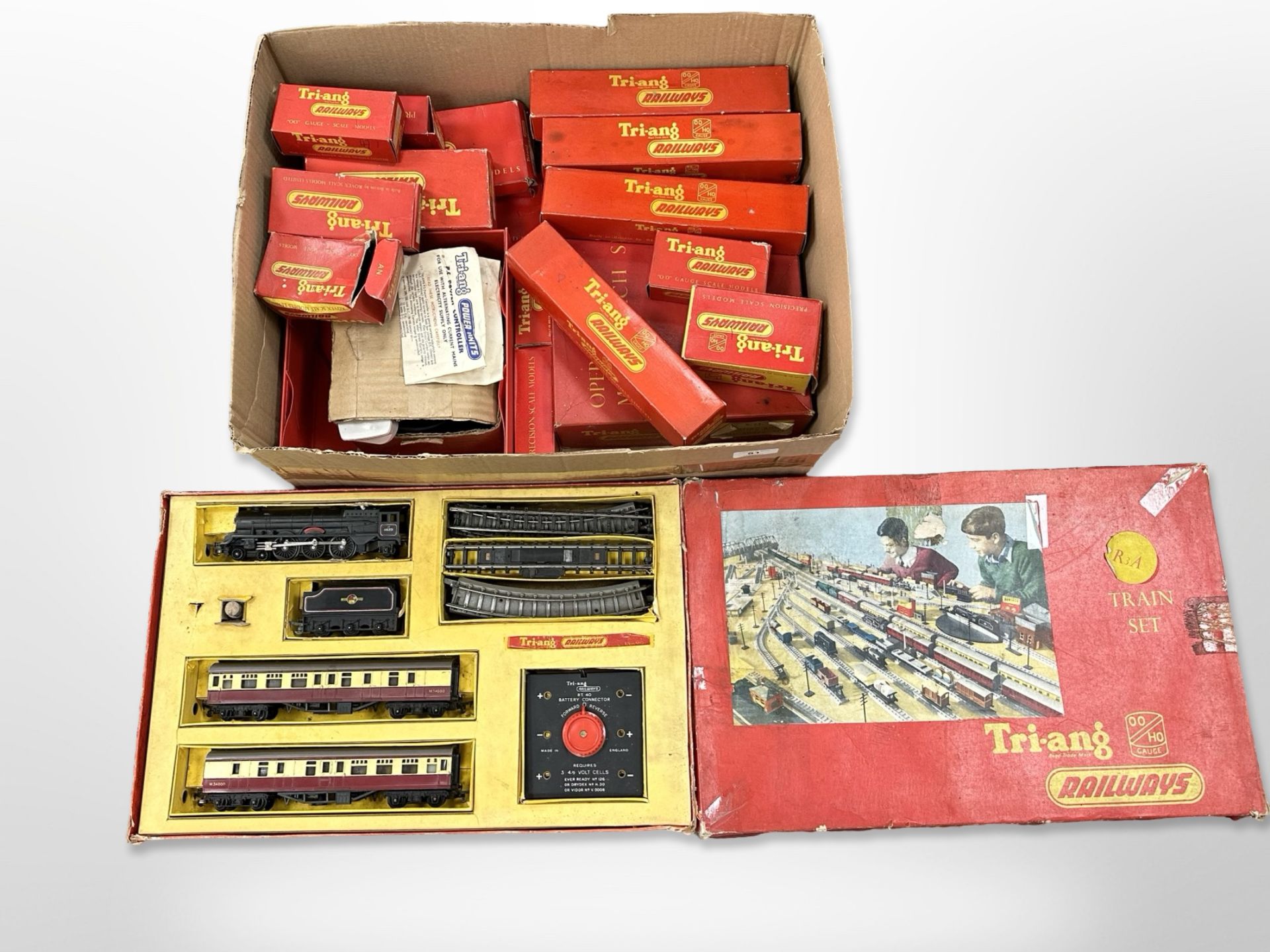 A Tri-ang 00 gauge R3A electric train set, together with a quantity of boxed track,