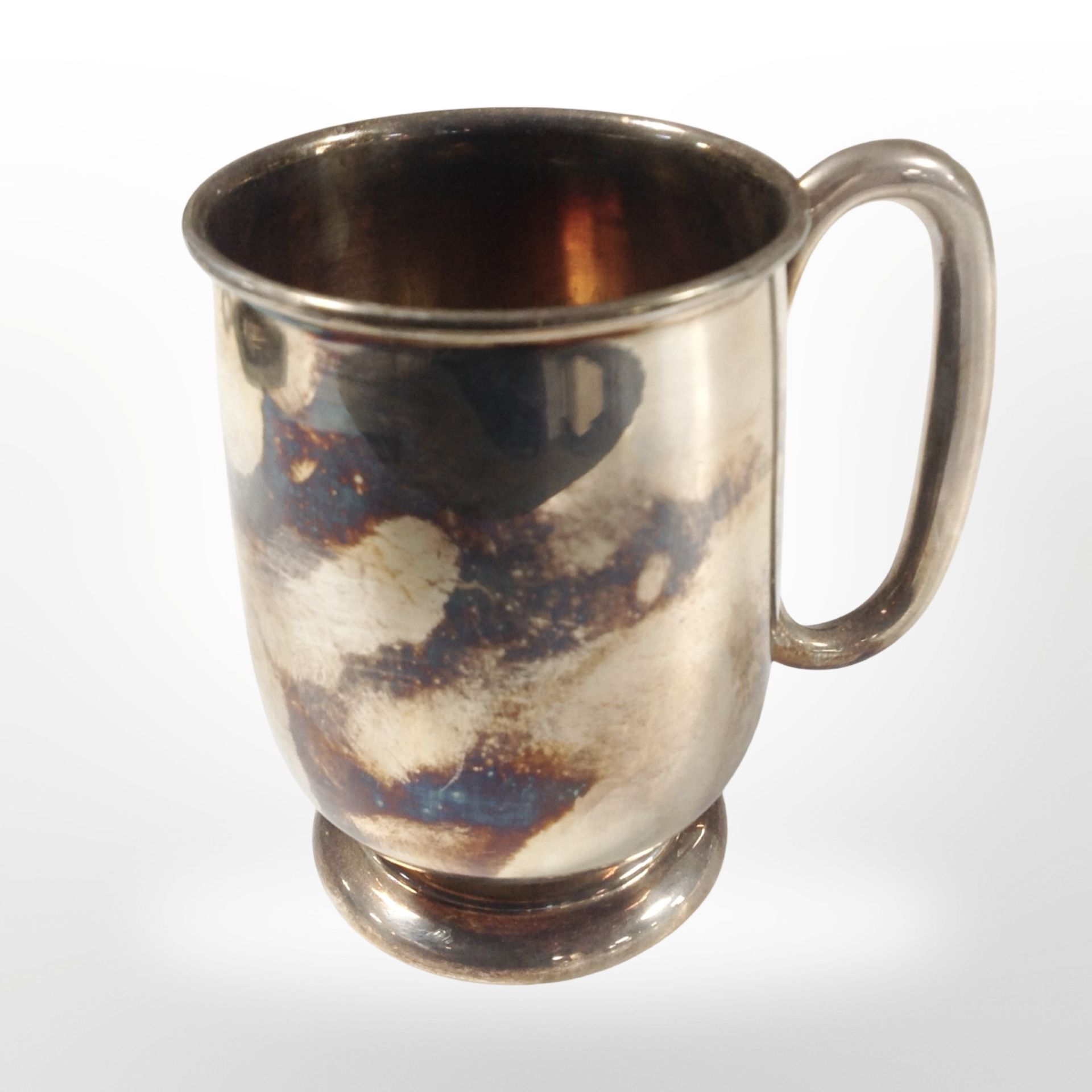 A silver mug, Sheffield marks, height 9.5cm. CONDITION REPORT: 208g gross.