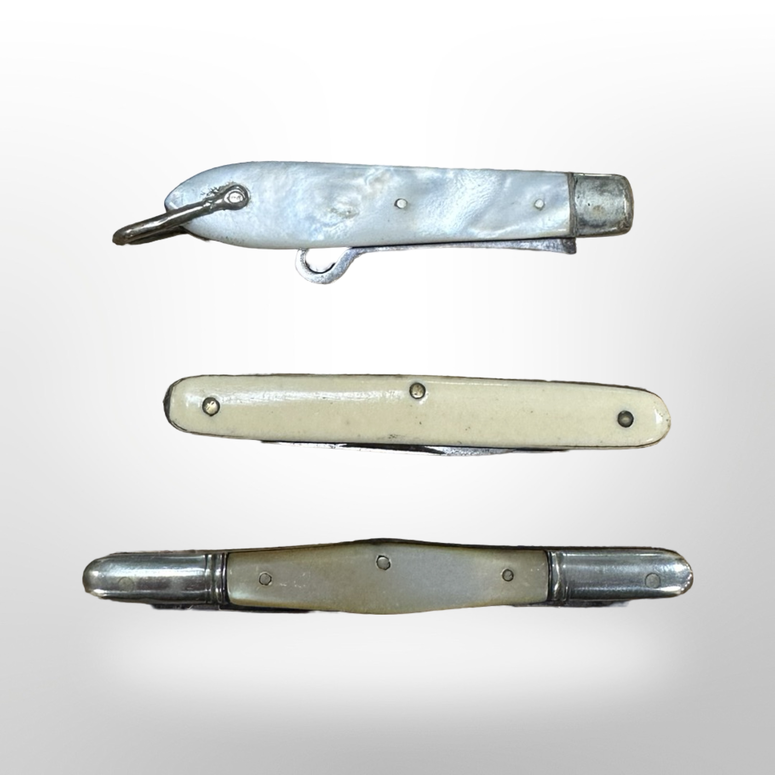 A silver and mother of pearl hook together with two further miniature folding pen knives (3)