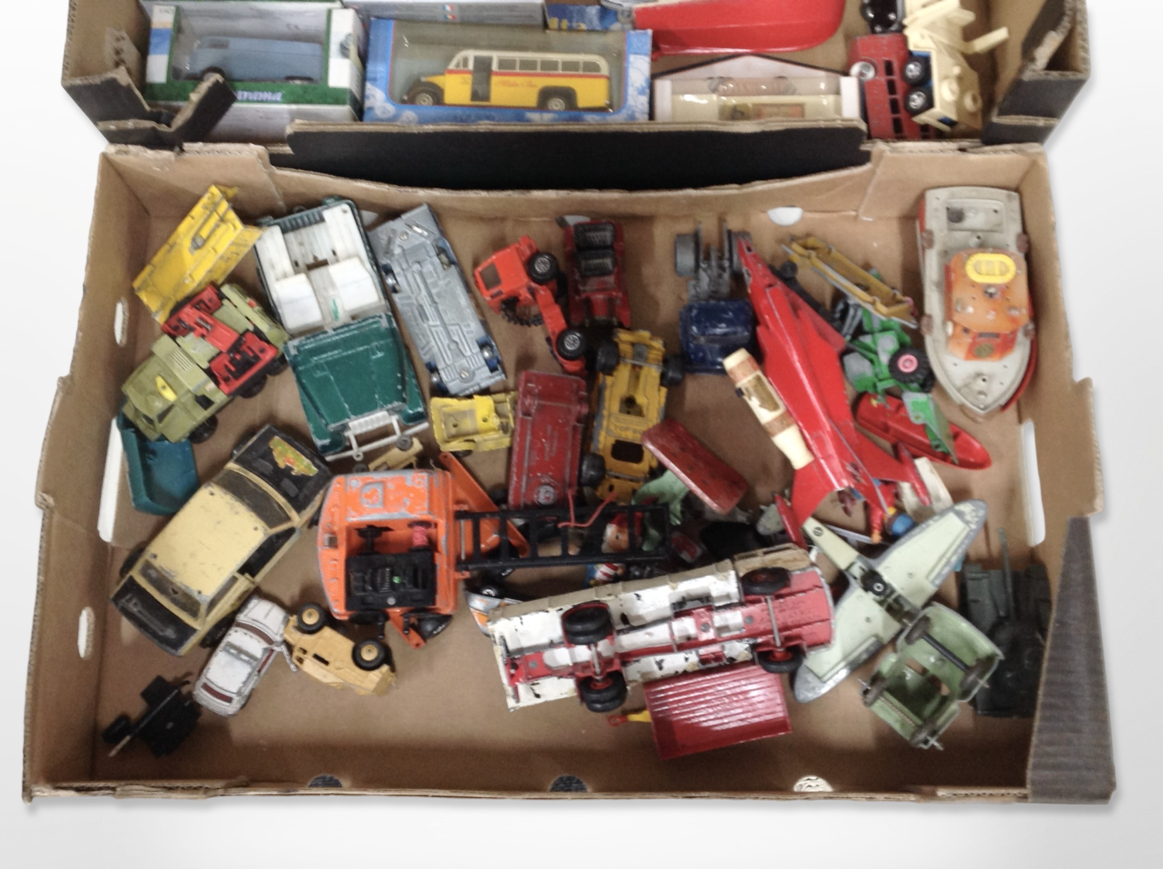 A group of 20th-century play-worn die-cast vehicles including Dinky. - Bild 2 aus 2