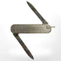 A platinum and 14ct yellow gold folding penknife, length 53mm CONDITION REPORT: 17.