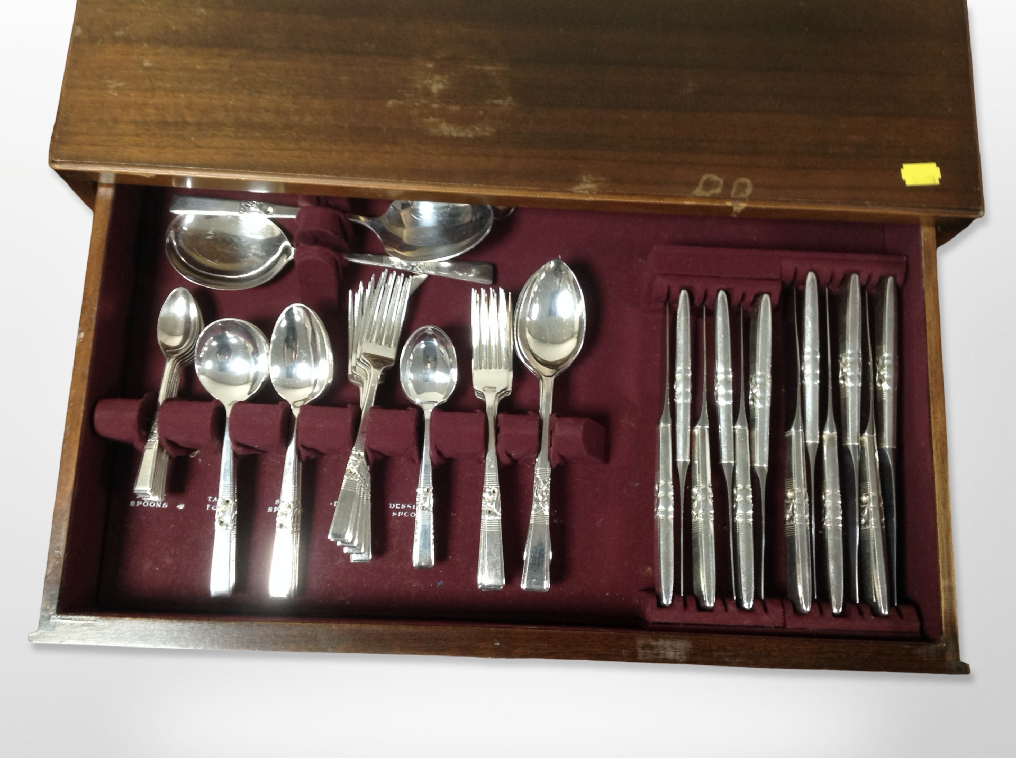 A mid-20th century walnut three-drawer cutlery chest on cabriole legs, - Bild 2 aus 3