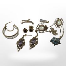 A group of 9ct yellow gold and un-marked jewellery, mostly earrings, pendants.