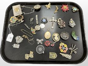 A group of costume jewellery, brooches, crucifix,