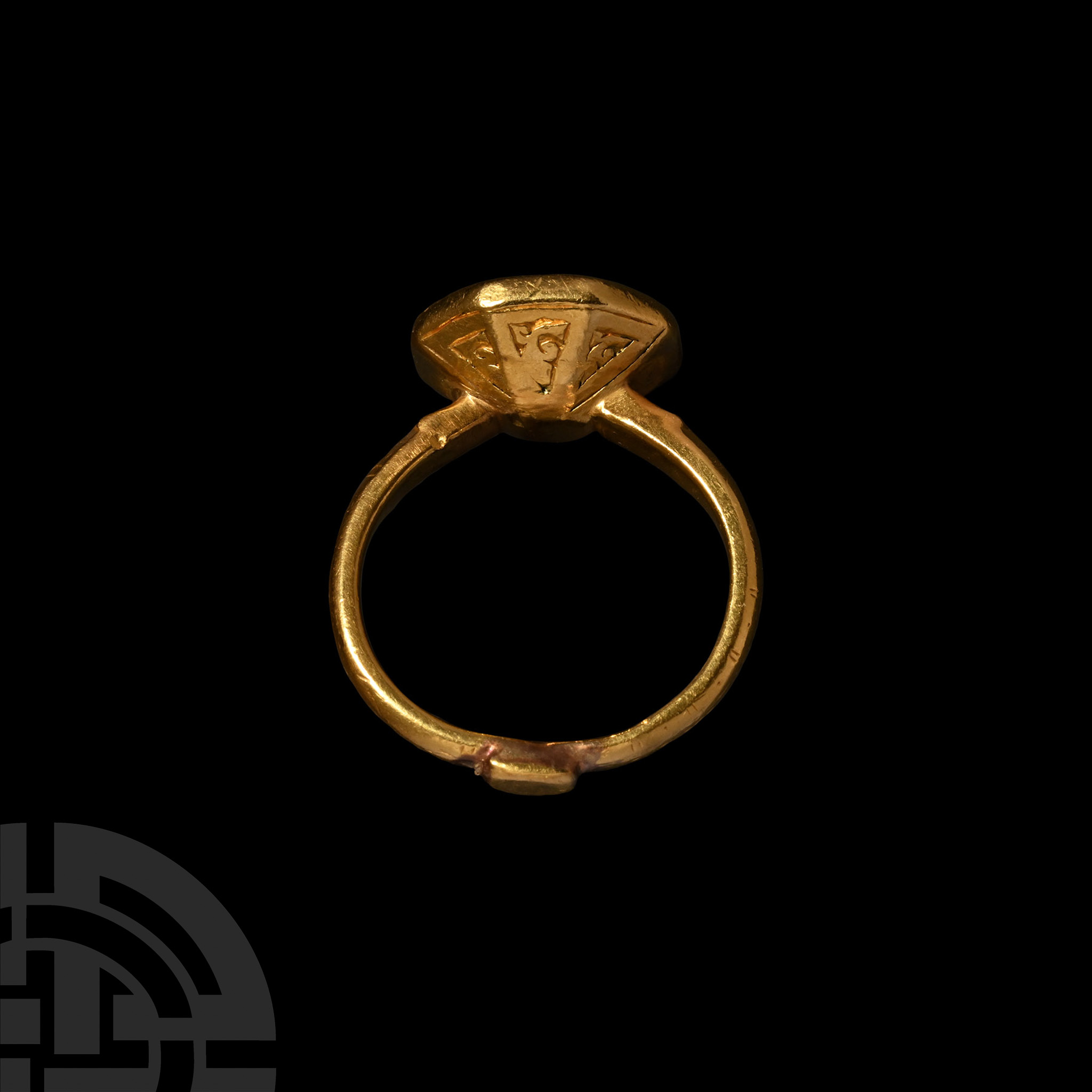 Medieval Gold Signet Ring with Hexagonal Bezel Engraved with an Arabic Inscription - Image 2 of 2