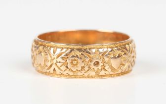 A late Victorian 18ct gold band ring, decorated with floral and heart shaped motifs, Birmingham