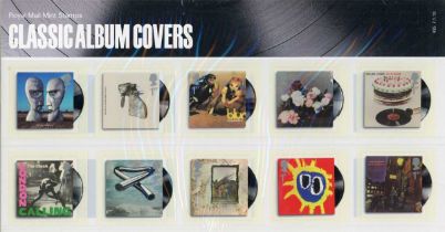 Great Britain presentation packs in four albums 1990-2009.