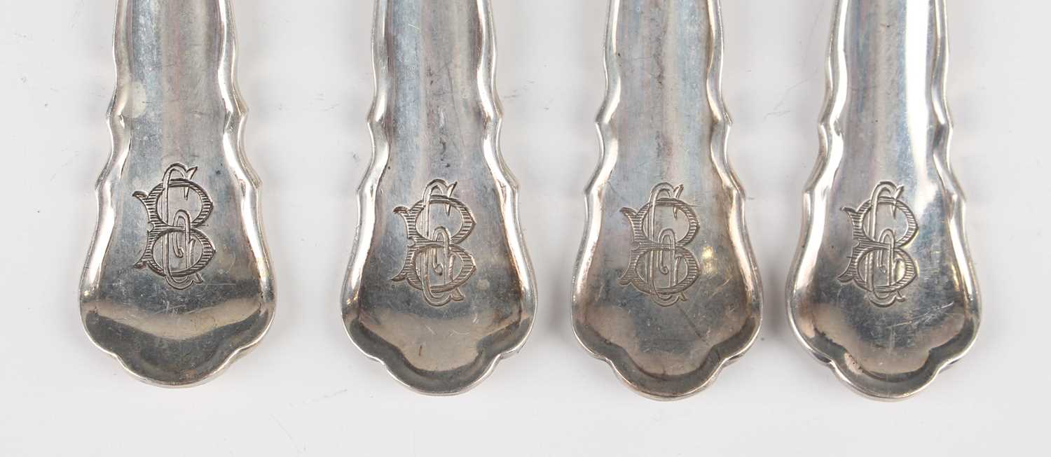 An early 20th century part canteen of silver cutlery, comprising two tablespoons, four table - Image 4 of 4