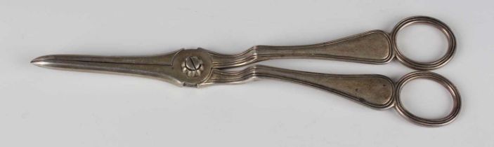 A pair of George IV silver Old English Thread pattern grape shears, London 1827 by Mary Ann &