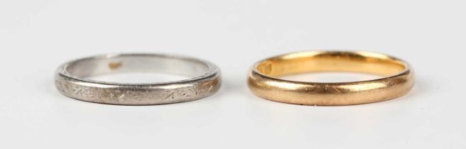 A 22ct gold wedding ring, London 1925, weight 2.5g, ring size approx I1/2, and a platinum wedding
