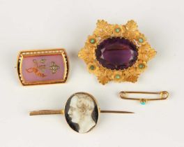 A gold, sardonyx and rose cut diamond brooch with a spray motif, unmarked, weight 6.2g, width 2.