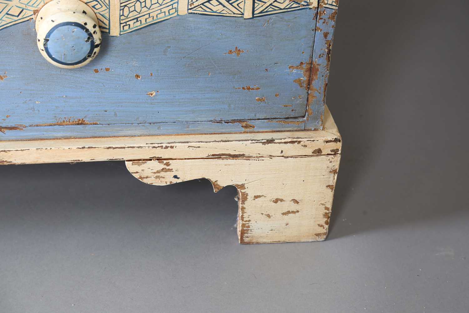 A Victorian pine chest of drawers, painted to imitate the blue and white Willow pattern, height - Image 10 of 13