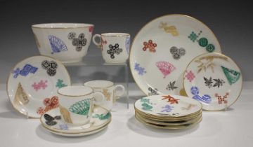 A mixed group of mostly British pottery and porcelain, late 19th and 20th century, including a