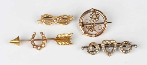 A gold and seed pearl bar brooch, circa 1900, designed as an arrow with a horseshoe motif, unmarked,