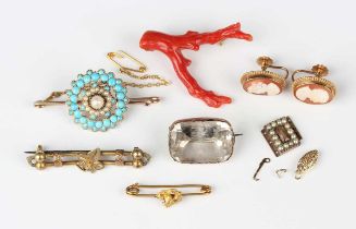 A small group of jewellery, including a pair of gold and oval shell cameo earstuds with screw