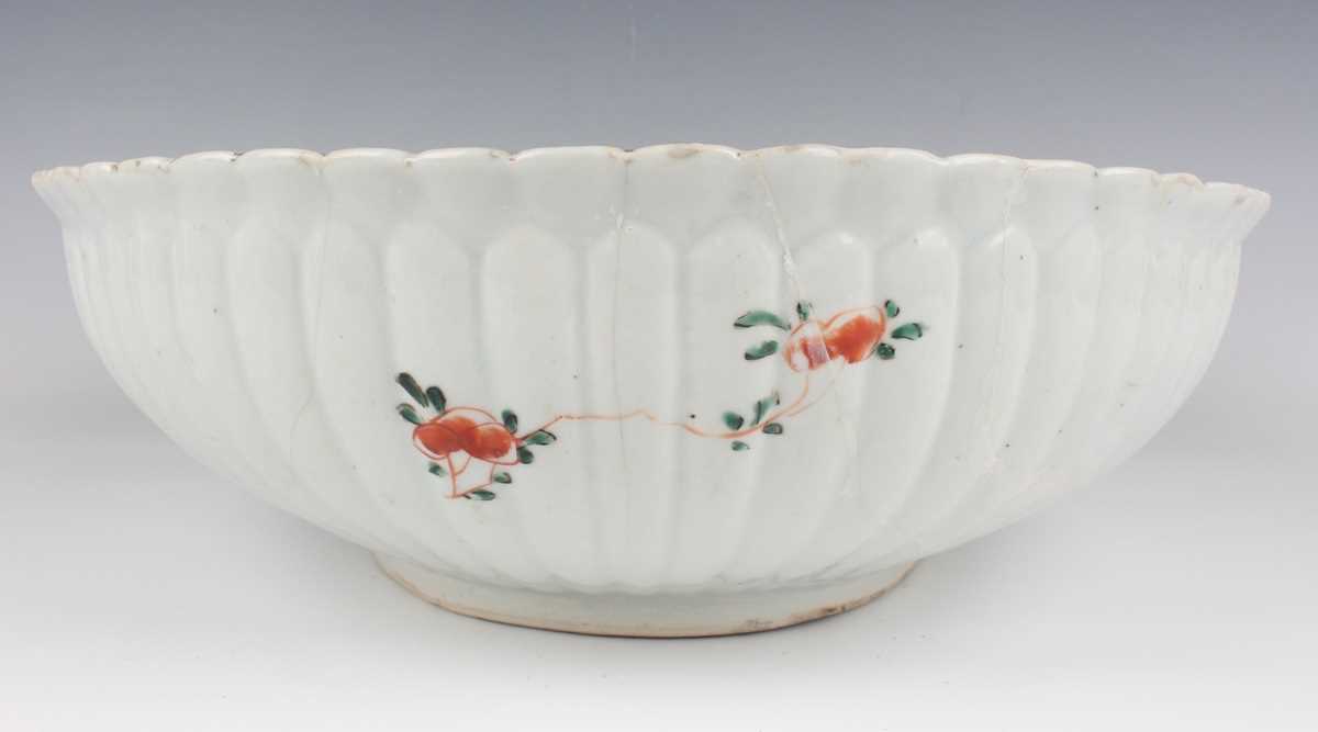 A Chinese famille verte export porcelain bowl, Kangxi period, of fluted oval form, the interior - Image 6 of 20