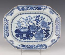 A Chinese blue and white export porcelain tureen stand, Qianlong period, the well painted with