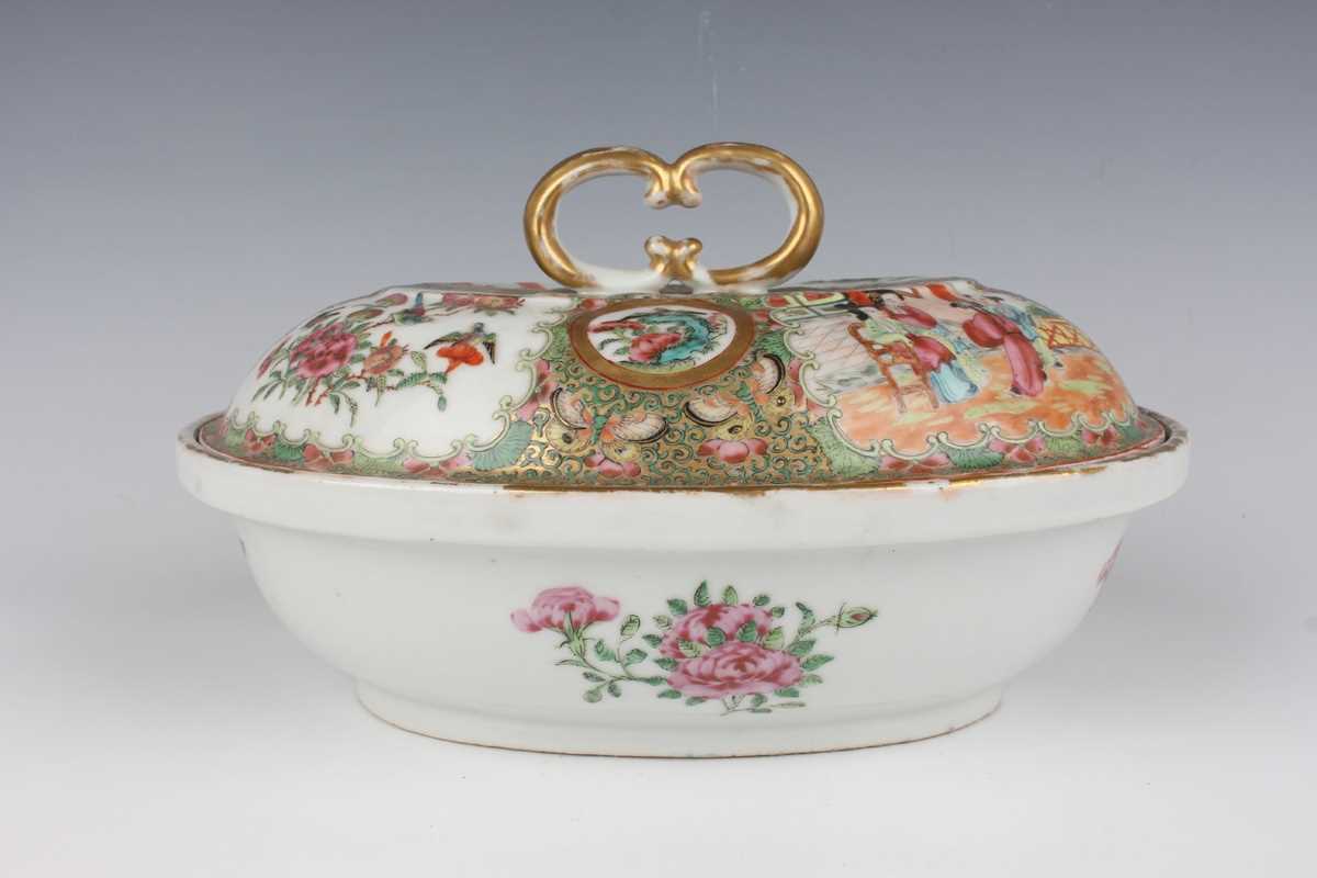 A Chinese Canton famille rose porcelain oval tureen and cover with gilt twin loop handle, mid to - Image 6 of 17