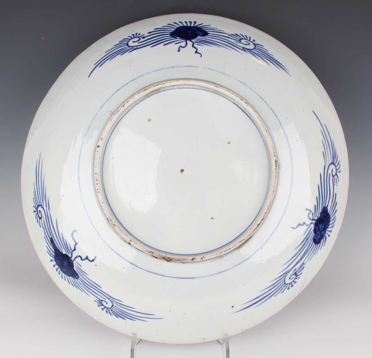 A Japanese Imari porcelain circular charger dish, Meiji period, typically painted and gilt with - Image 3 of 6