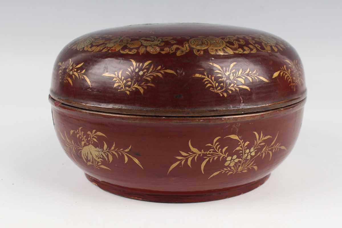 A Chinese red lacquer three-tier box with overhead handle, late 19th/early 20th century, decorated - Image 40 of 46