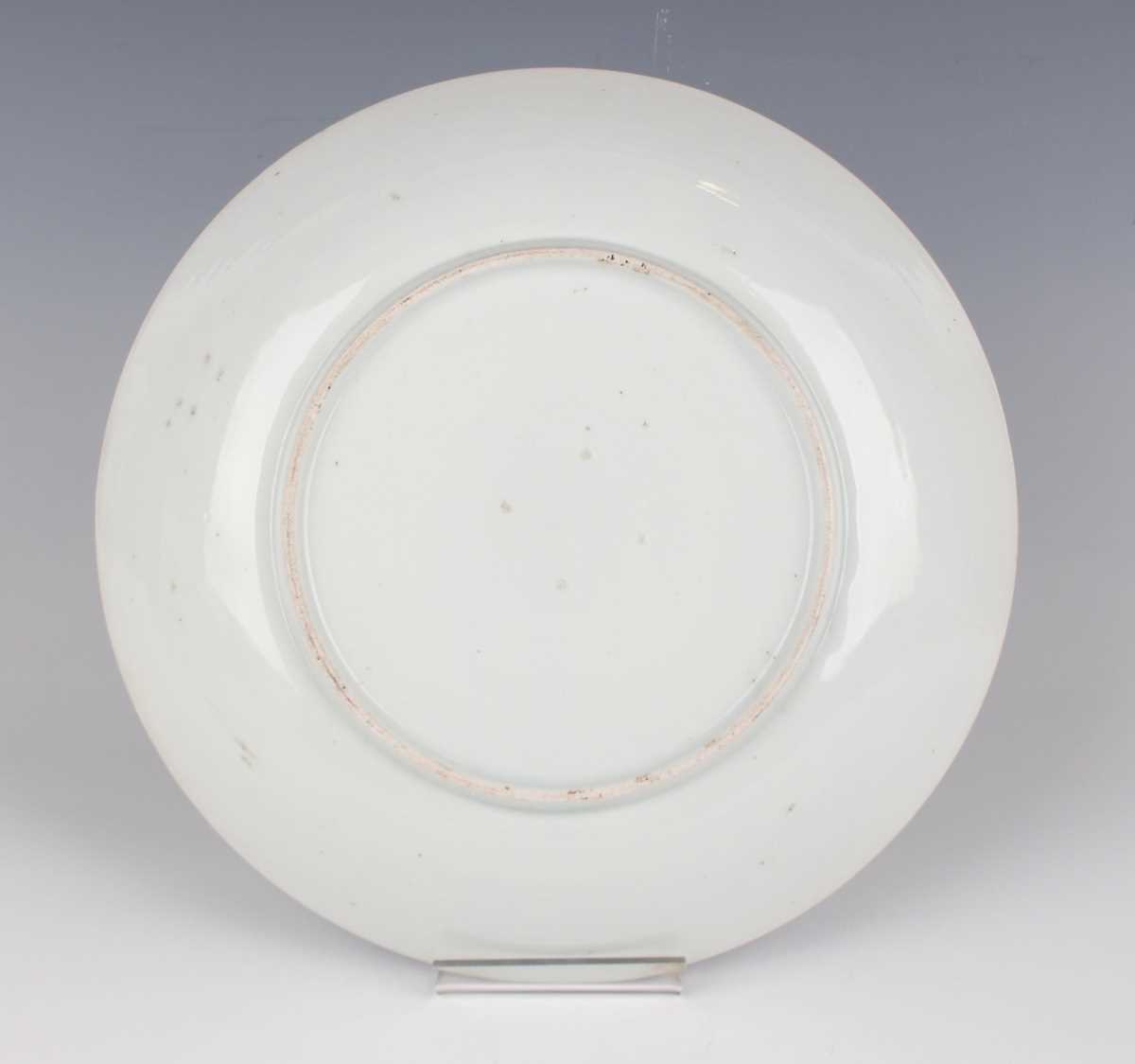 A Japanese Kakiemon porcelain circular dish, Edo period, circa 1700, the centre painted in - Image 5 of 13