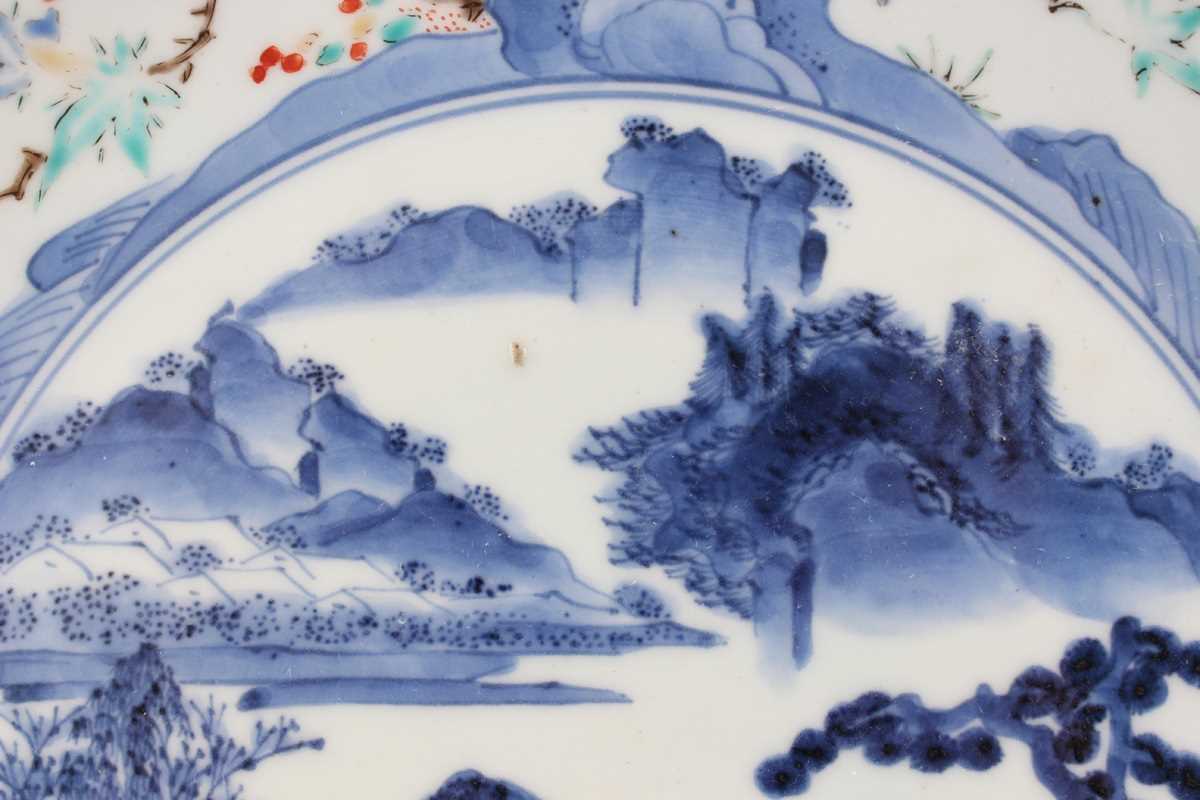 A Japanese Kakiemon porcelain circular dish, Edo period, circa 1700, the centre painted in - Image 4 of 13