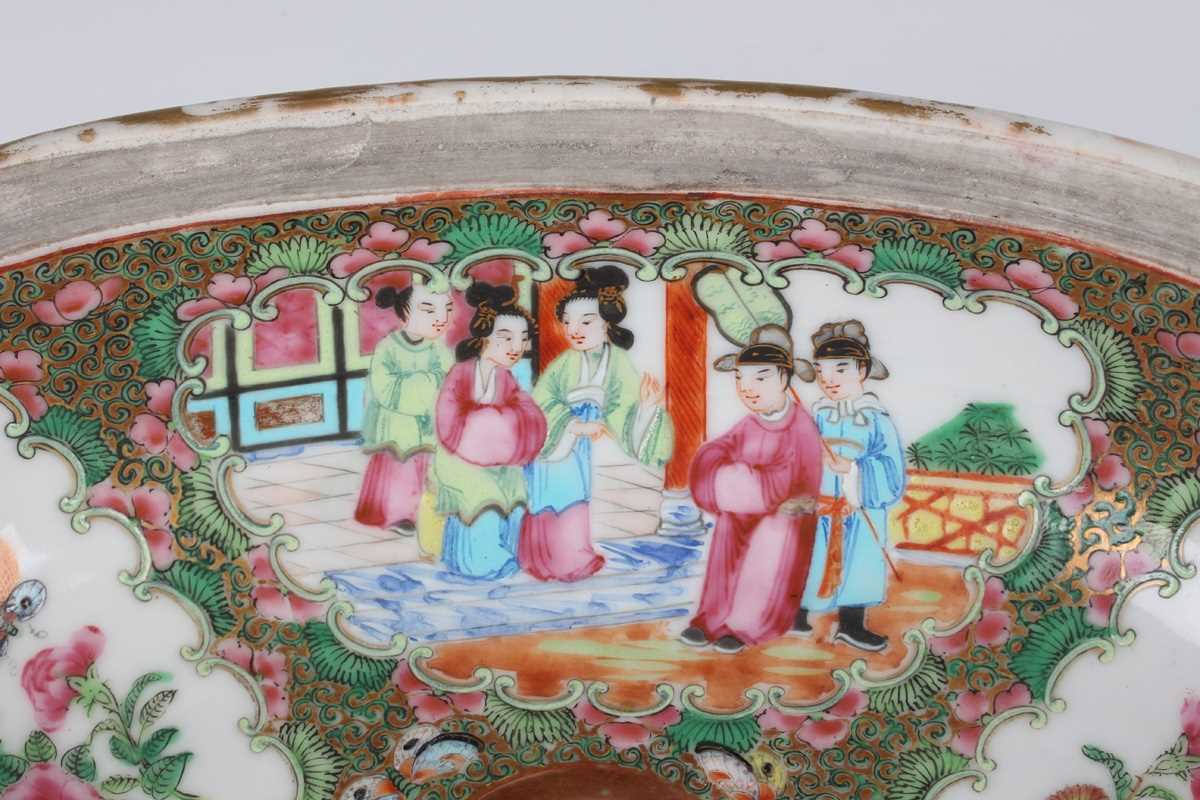 A Chinese Canton famille rose porcelain oval tureen and cover with gilt twin loop handle, mid to - Image 9 of 17