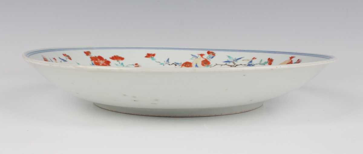 A Japanese Kakiemon porcelain circular dish, Edo period, circa 1700, the centre painted in - Image 6 of 13