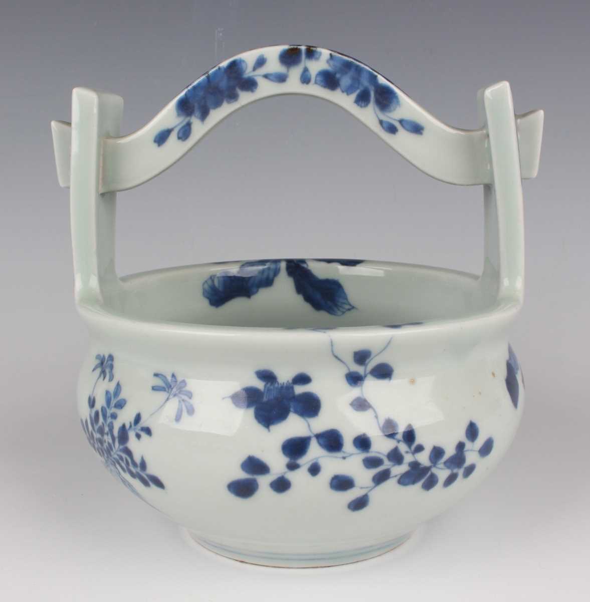 A Japanese Arita blue and white porcelain circular bowl, 19th century, of compressed circular form - Image 3 of 28