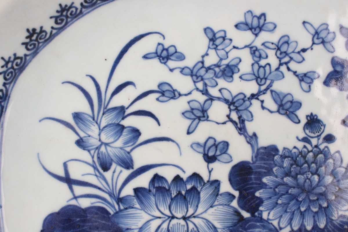 A Chinese blue and white export porcelain tureen stand, Qianlong period, the well painted with - Image 3 of 10