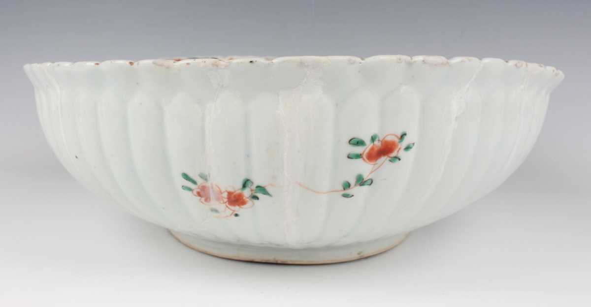 A Chinese famille verte export porcelain bowl, Kangxi period, of fluted oval form, the interior - Image 8 of 20