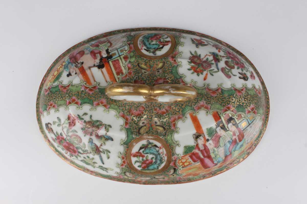 A Chinese Canton famille rose porcelain oval tureen and cover with gilt twin loop handle, mid to - Image 3 of 17