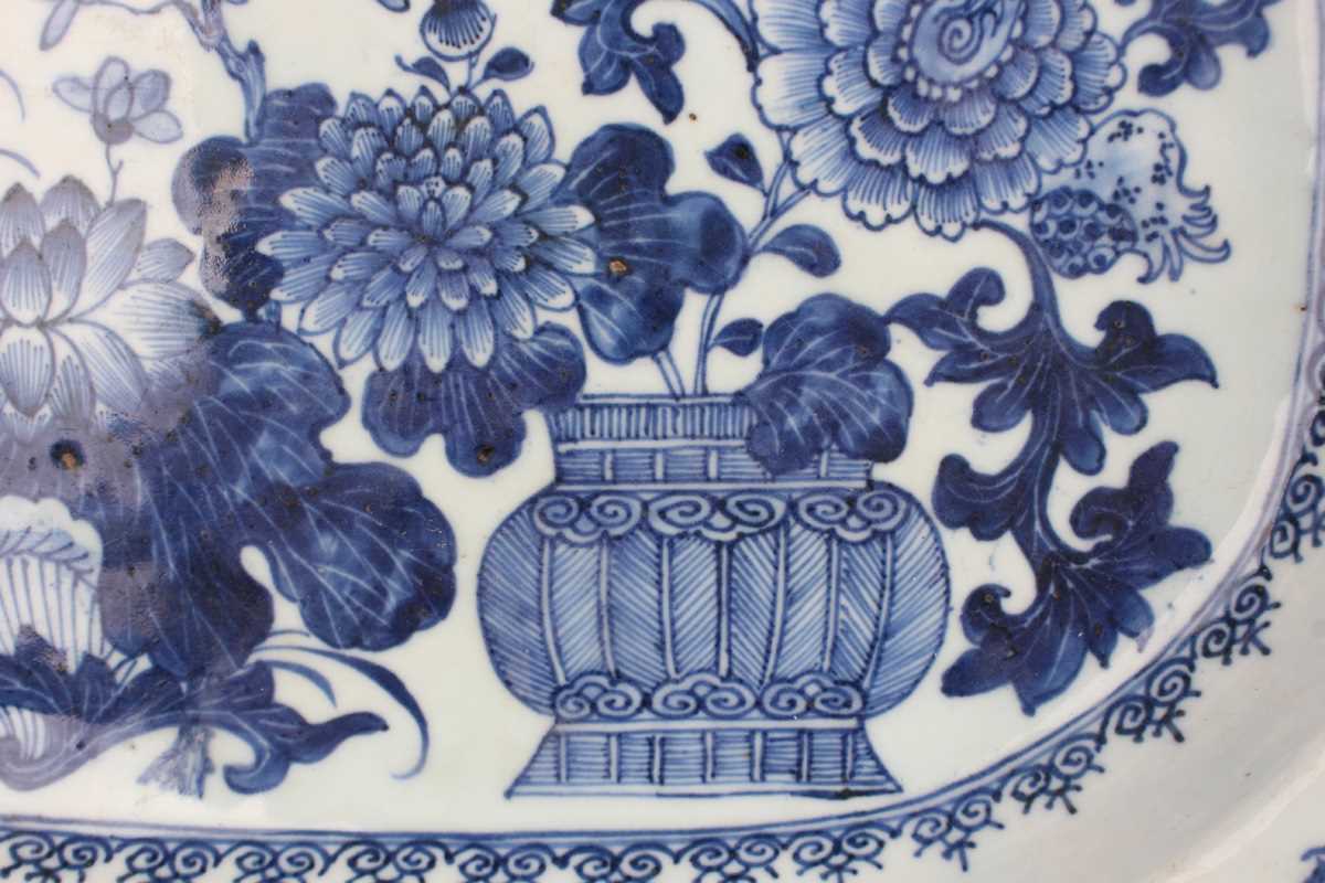 A Chinese blue and white export porcelain tureen stand, Qianlong period, the well painted with - Image 4 of 10