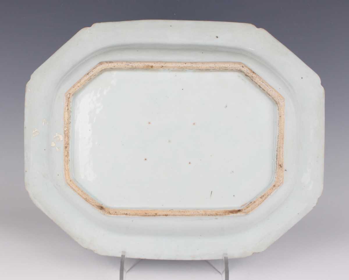A Chinese blue and white export porcelain tureen stand, Qianlong period, the well painted with - Image 6 of 10